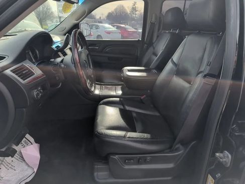 Used 2014 Cadillac Escalade Premium image 25