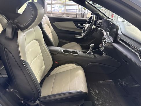 Used 2025 Ford Mustang GT Premium RWD image 26