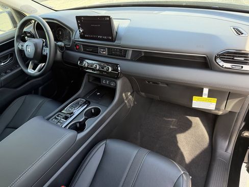 Used 2025 Honda Pilot Touring image 12