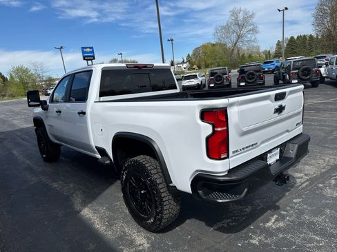 Used 2026 Chevrolet Silverado 2500 ZR2 AWD/4WD image 9
