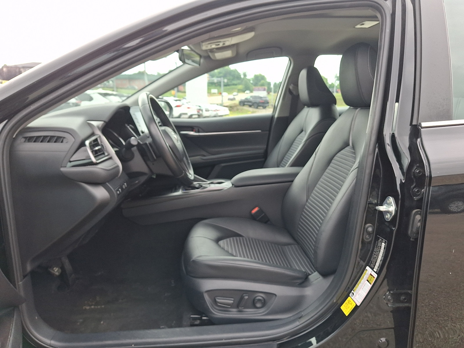 Used 2024 Toyota Camry SE FWD image 13