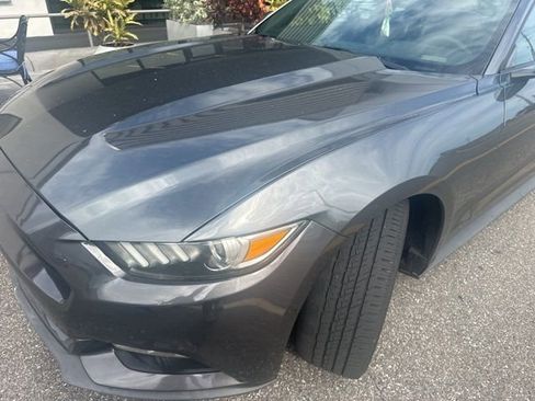 Certified 2017 Ford Mustang Coupe image 3