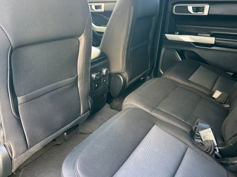 Used 2022 Ford Explorer XLT image 14