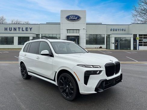Used 2023 BMW X7 xDrive40i w/ M Sport Package image 4