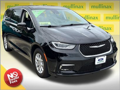 Used 2024 Chrysler Pacifica Touring-L