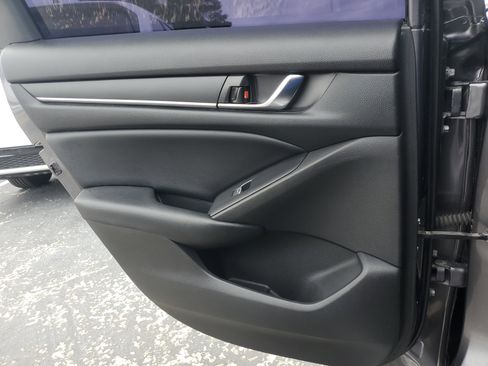 Used 2018 Honda Accord EX image 14