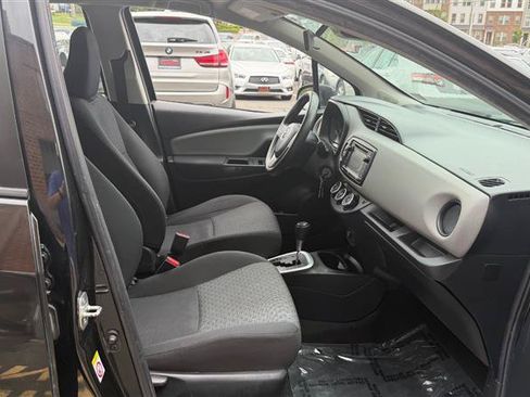 Used 2017 Toyota Yaris L w/ Carpet Mat Package FWD image 11