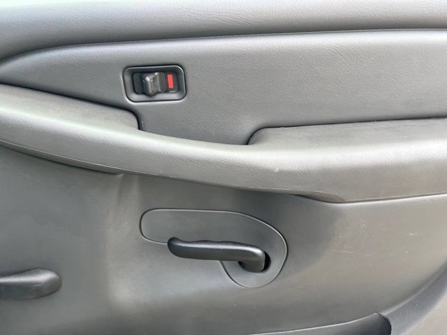 Used 2004 Chevrolet Silverado 2500 W/T RWD image 25