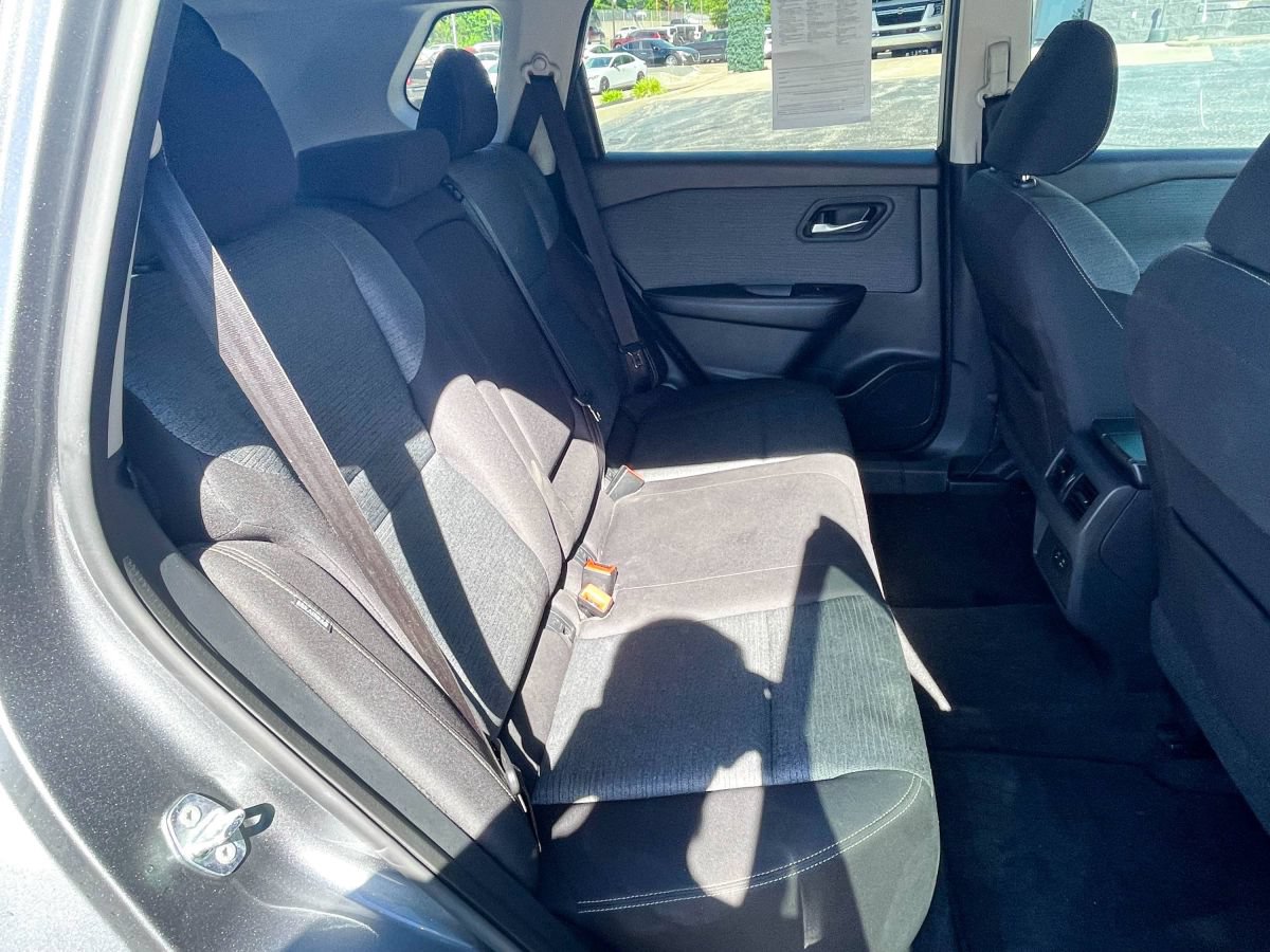 Used 2022 Nissan Rogue SV FWD image 13