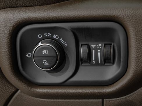 Used 2026 RAM 3500 Laramie AWD/4WD image 28