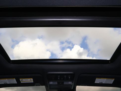 Used 2021 Nissan Titan PRO-4X w/ Pro-4x Convenience Package image 13