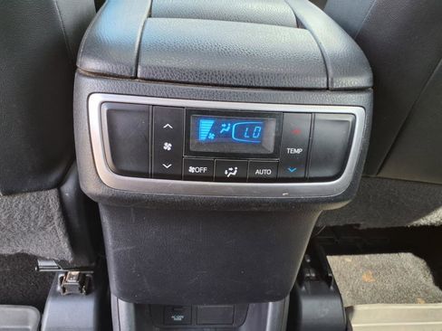 Used 2018 Toyota Highlander XLE image 16