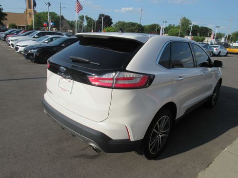 Used 2021 Ford Edge Titanium w/ Equipment Group 301A FWD image 5