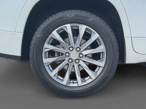 Used 2023 Chevrolet Traverse Premier FWD image 10