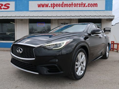 Used 2017 INFINITI QX30 image 5