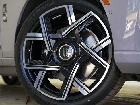 New 2026 Rolls-Royce Cullinan Black Badge image 11