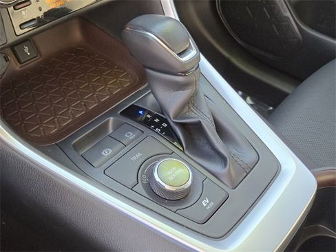 Certified 2022 Toyota RAV4 Limited image 24