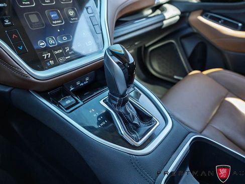 Used 2020 Subaru Outback Touring w/ Popular Package #2 image 39