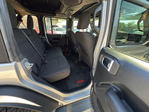 Used 2018 Jeep Wrangler Unlimited Sport S image 34