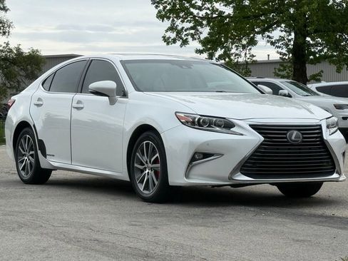 Used 2017 Lexus ES 300h w/ Luxury Package FWD image 7