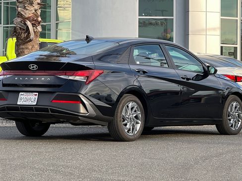 Used 2024 Hyundai Elantra SEL image 4