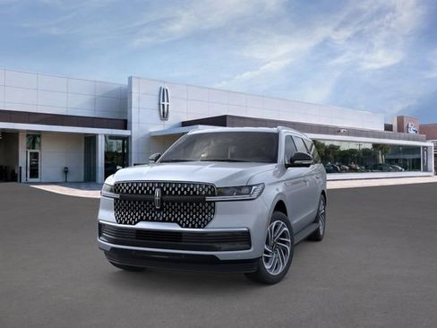 New 2026 Lincoln Navigator Premiere AWD/4WD image 3