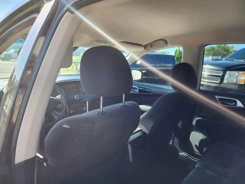 Used 2015 Nissan Pathfinder S image 12