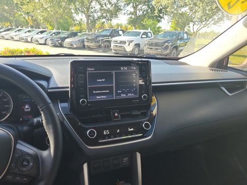 Used 2022 Toyota Corolla Cross LE FWD image 18