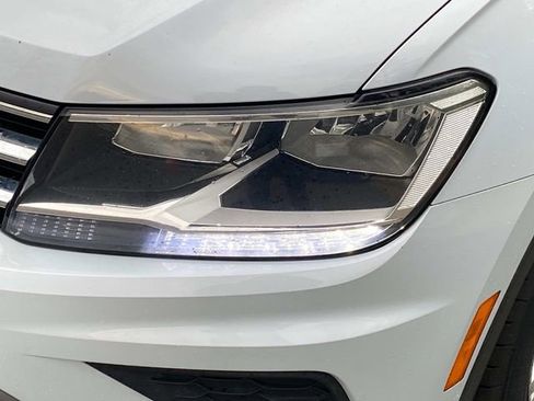 Used 2018 Volkswagen Tiguan SE w/ Panoramic Sunroof Package image 3