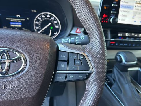 Used 2024 Toyota Sienna Platinum image 17