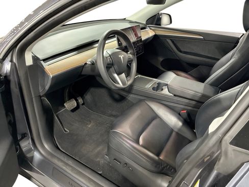 Certified 2023 Tesla Model Y Long Range AWD/4WD image 9