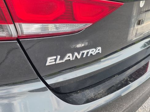 Used 2018 Hyundai Elantra Value Edition FWD image 31