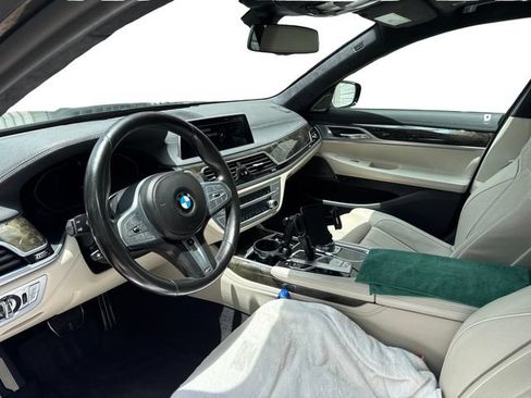 Used 2022 BMW 740i w/ M Sport Package RWD image 7