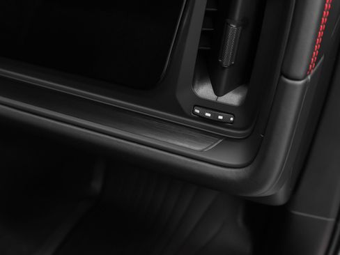 Certified 2025 Porsche Cayenne GTS AWD/4WD image 28