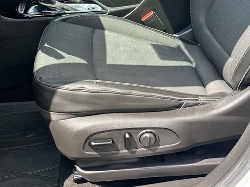 Used 2021 Buick Encore GX Preferred w/ Cold Weather Comfort Package FWD image 16