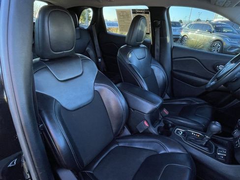 Used 2020 Jeep Cherokee Latitude Plus image 30