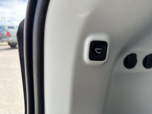 Used 2021 Jeep Cherokee Latitude Lux w/ Sun & Sound Group image 40