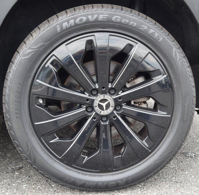 Used 2021 Mercedes-Benz GLB 250 4MATIC w/ Premium Package image 14