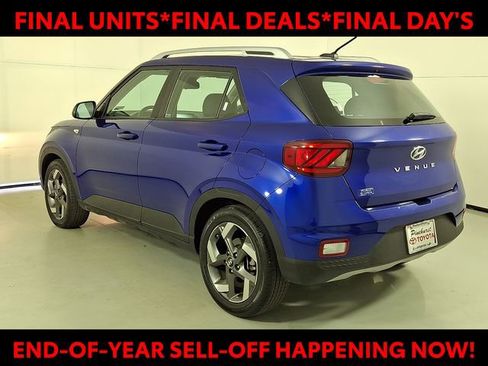 Certified 2024 Hyundai Venue SEL image 5