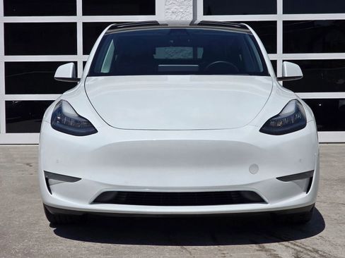 Used 2021 Tesla Model Y Long Range image 10
