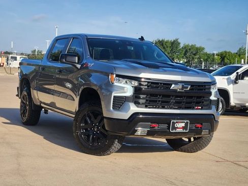Used 2025 Chevrolet Silverado 1500 LT Trail Boss w/ Convenience Package II AWD/4WD image 2