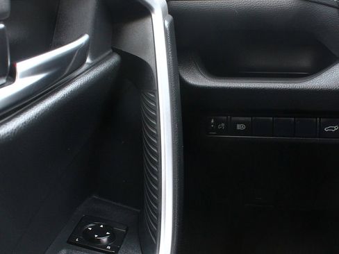 Used 2019 Toyota RAV4 XLE Premium image 16