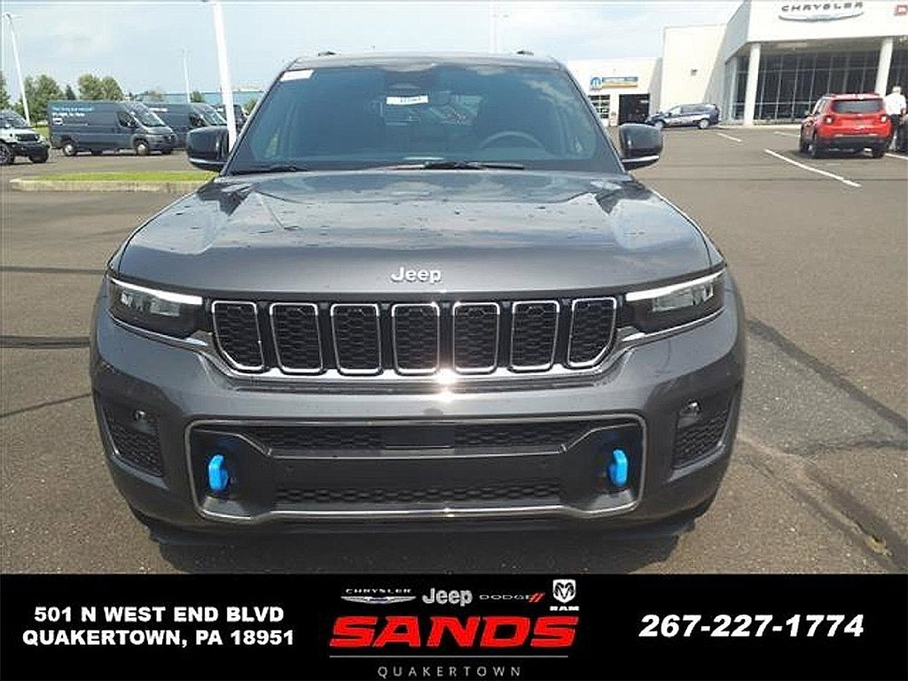 New 2023 Jeep Grand Cherokee Overland w/ Luxury Tech Group IV AWD/4WD image 9