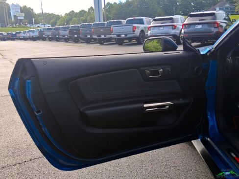 Used 2019 Ford Mustang Shelby GT350 w/ Technology Package RWD image 10