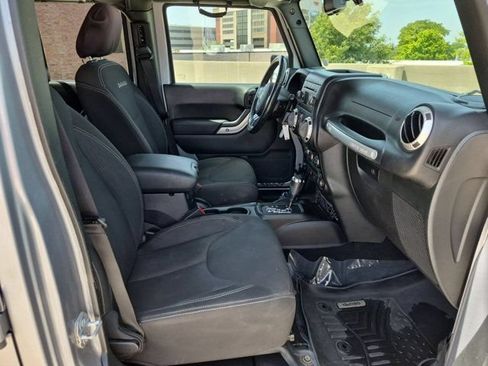Used 2018 Jeep Wrangler Unlimited Sahara AWD/4WD image 18