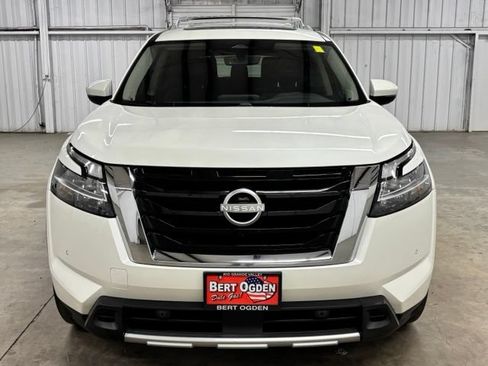 Used 2024 Nissan Pathfinder SL w/ SL Premium Package FWD image 3