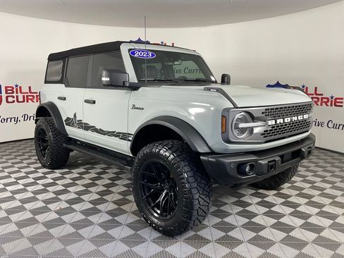 Used 2023 Ford Bronco Badlands w/ Sasquatch Package AWD/4WD image 1
