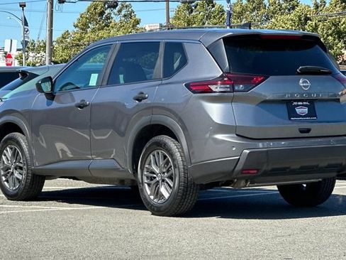 Used 2024 Nissan Rogue S FWD image 8