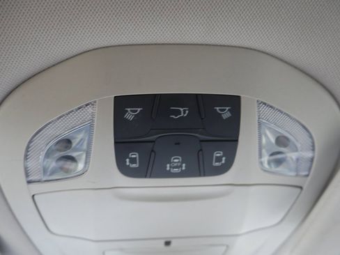 Used 2022 Chrysler Pacifica Touring-L image 19