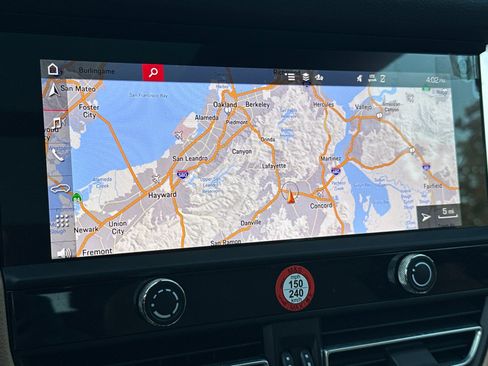 Used 2025 Porsche Macan image 19